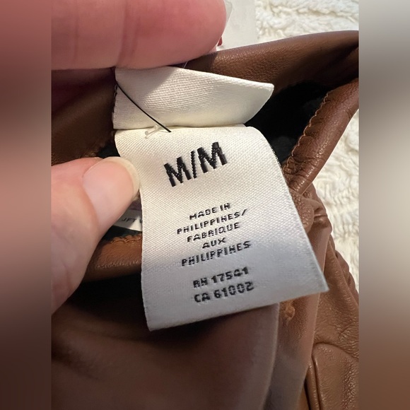 UGG Leather Scrunched Logo Gloves NWT (M) - Picture 5 of 10